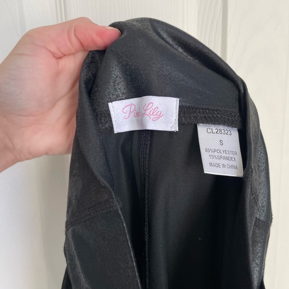 BLACK FAUX LEATHER CROSS WAIST BAND LEGGINGS - Picture 6 of 6